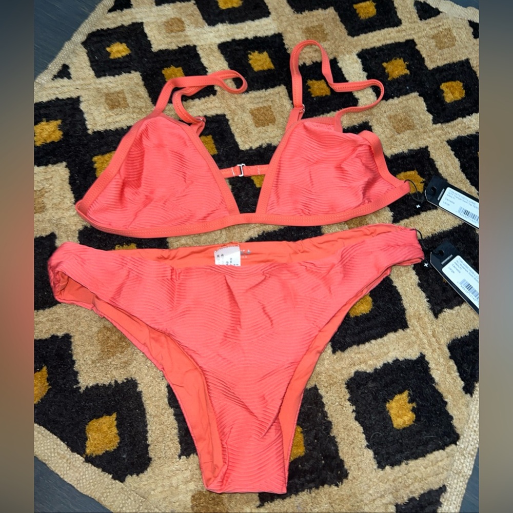 NWT Tavik Bikini Set - Coral Textured design - Size Large - Moderate Coverage